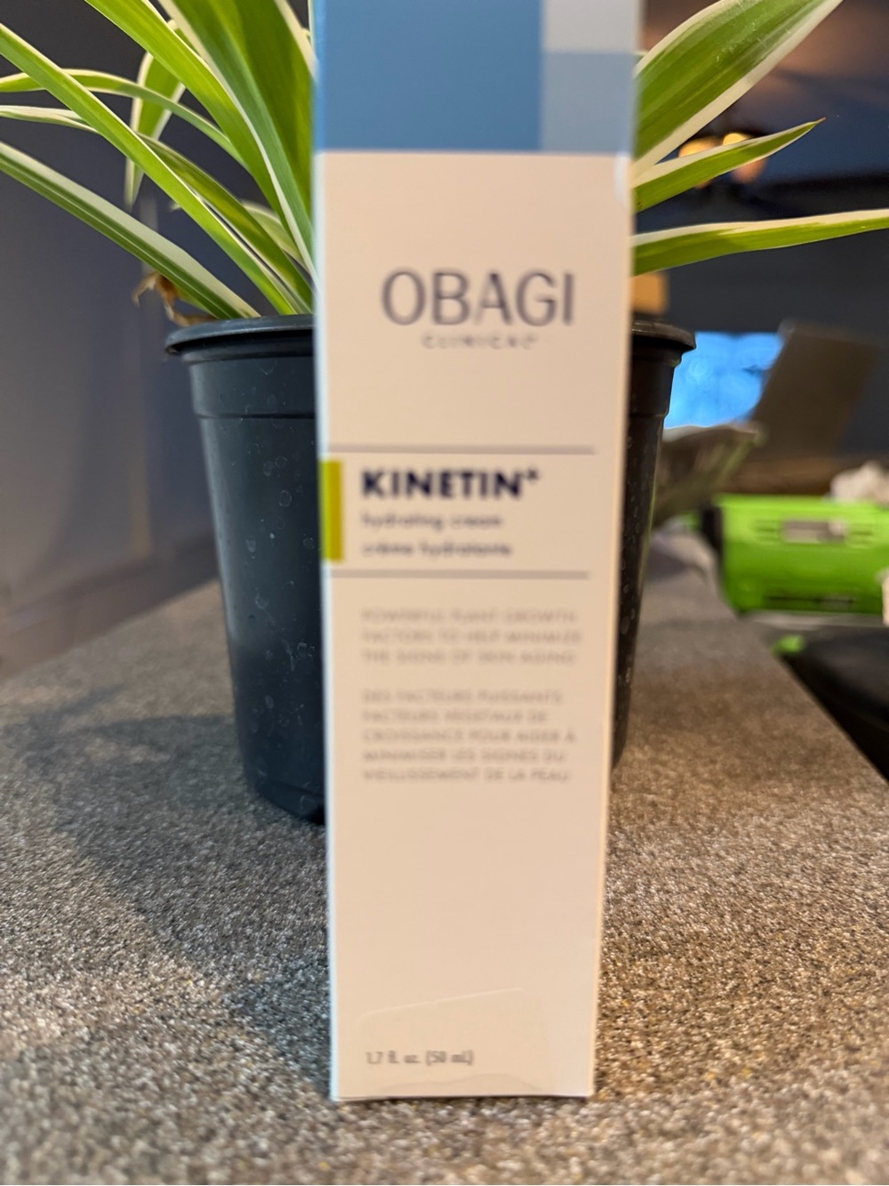 Obagi Kinetin Hydrating Cream - White and Light Blue Accents